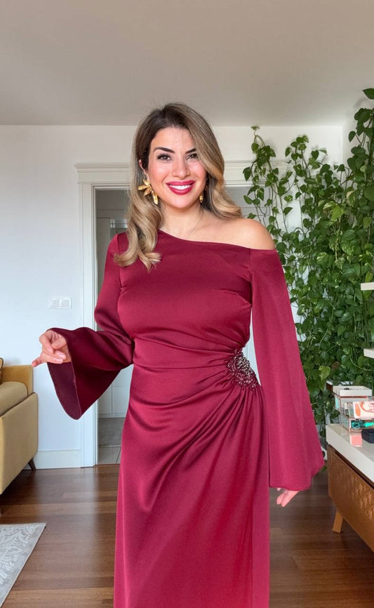 ONE-SHOULDER BEADED SATIN DRESS - BURGUNDY