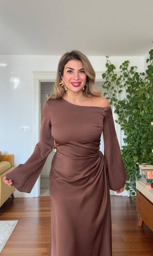 ONE-SHOULDER BEADED SATIN DRESS - BROWN
