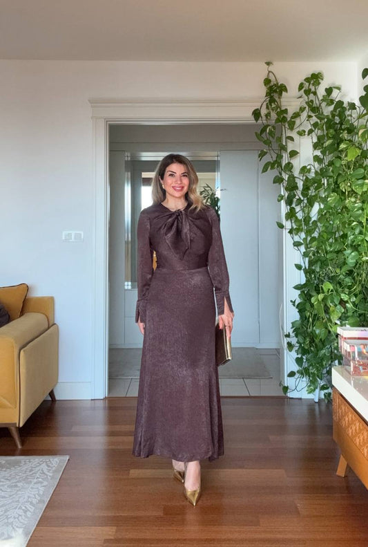 SATIN MIDI DRESS WITH BOW NECK DETAIL – BROWN