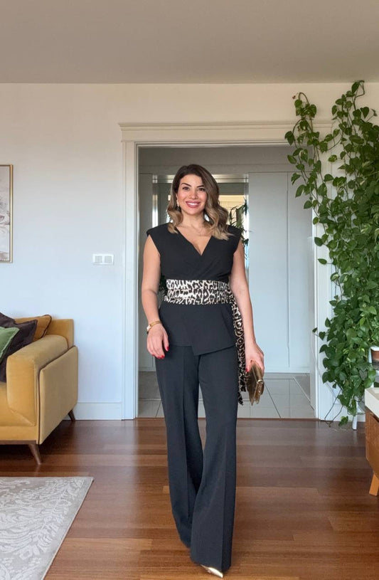 V-NECK DOUBLE-BREASTED JACKET SET WITH LEOPARD BELT DETAIL - BLACK