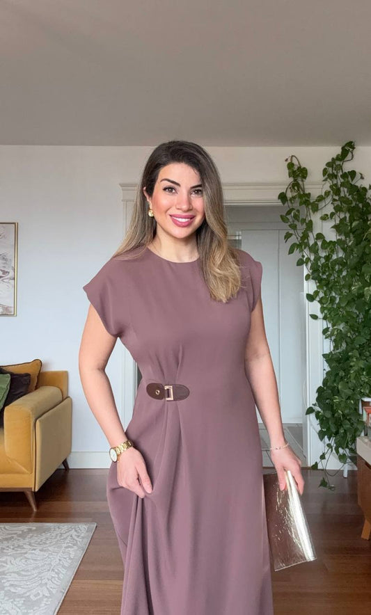 GOLD BUCKLE DETAIL WAIST ACCENT SHORT SLEEVE MIDI DRESS – BROWN