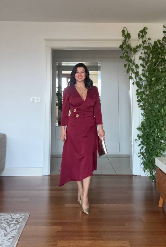 GOLD BUTTON DETAIL WRAP DRESS – BURGUNDY