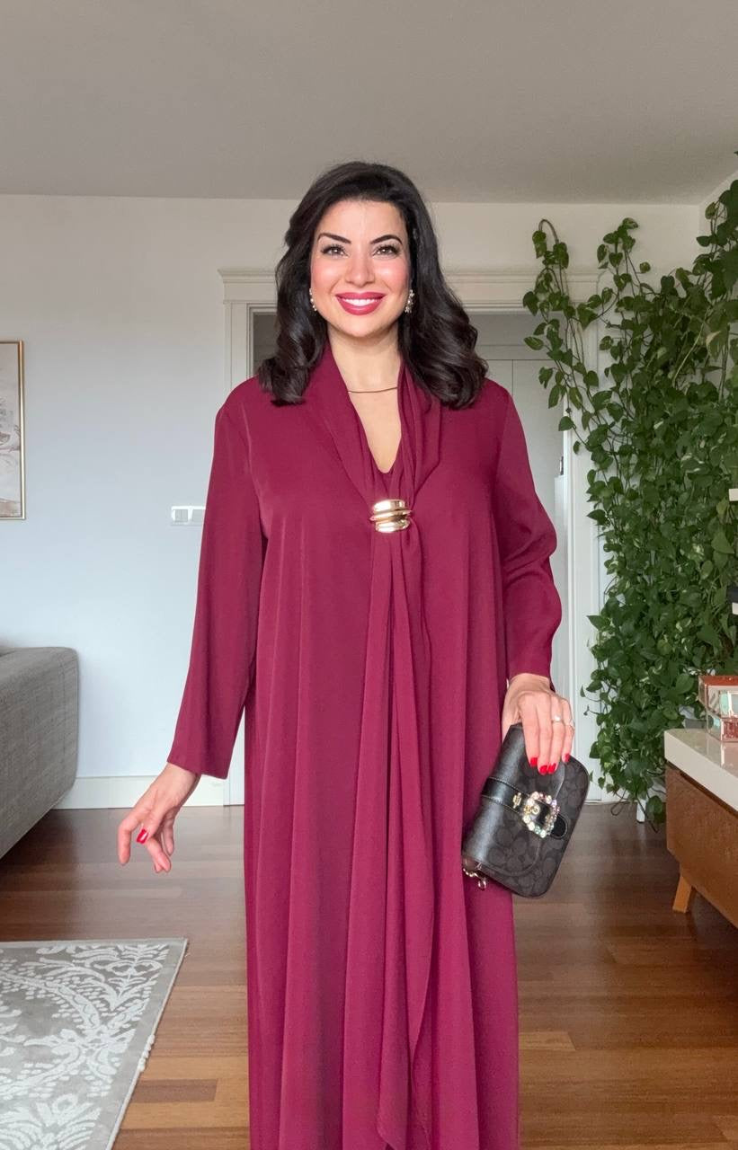 V-NECK LONG DRESS WITH SCARF DETAIL AND GOLD-TONE ACCENT - BURGUNDY