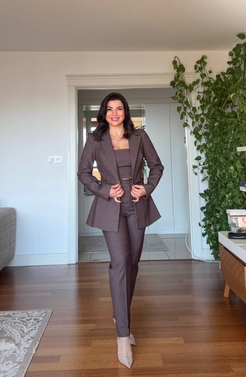 BUTTON-DETAIL BLAZER, STRAPLESS TOP AND TROUSERS THREE-PIECE SET - BROWN
