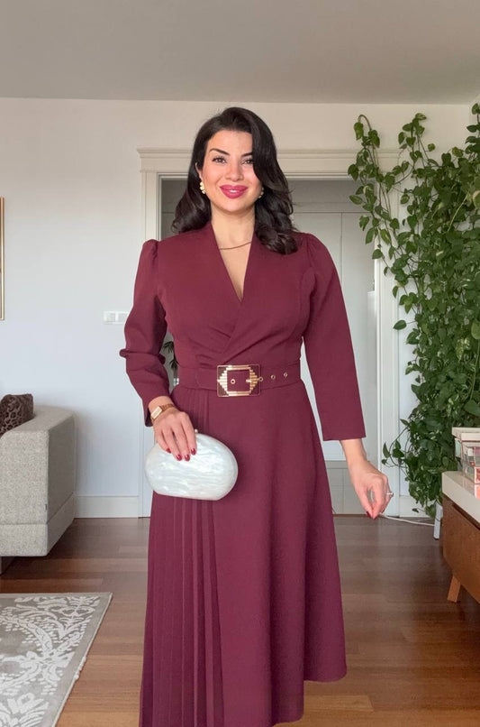 CROSSOVER V-NECK MIDI DRESS WITH PLEAT DETAIL AND BUCKLED BELT - BURGUNDY