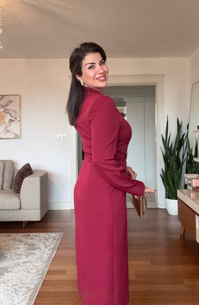 V-NECK METAL BUCKLE DETAIL LONG-SLEEVE MIDI DRESS - BURGUNDY