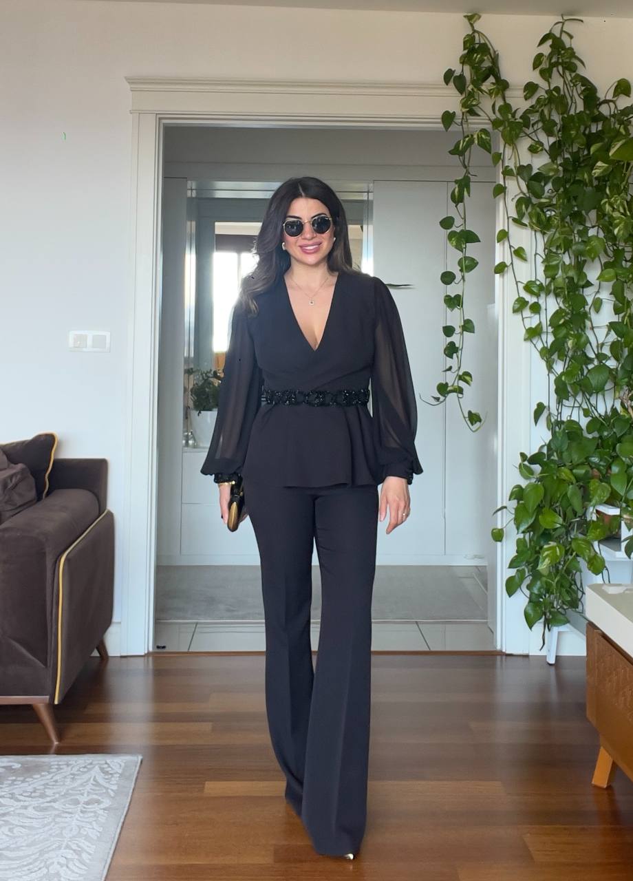 V-NECK BELTED SET - BLACK