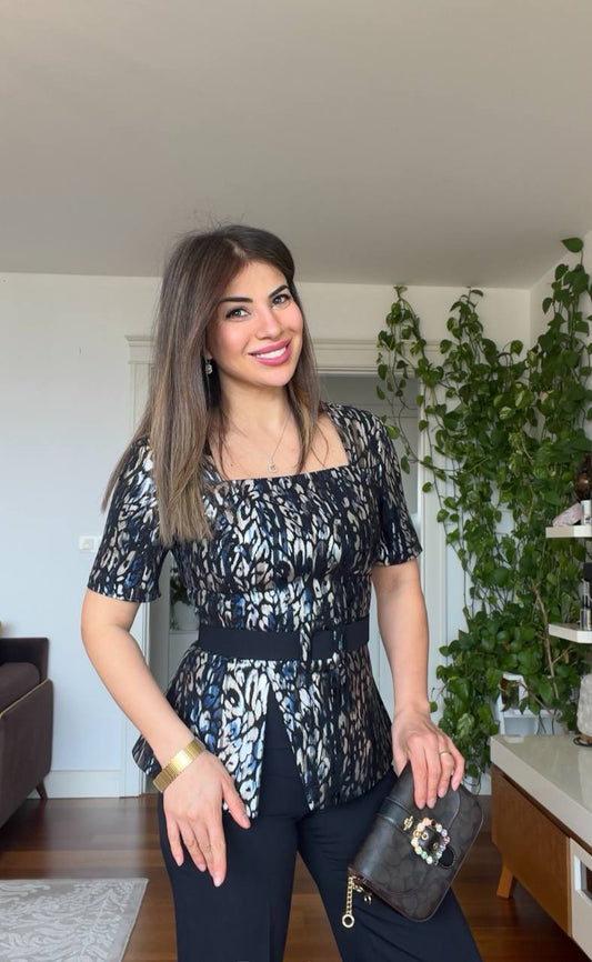 ELEGANT SHIMMER: BELTED METALLIC PRINT BLOUSE & PANTS SET - BLACK