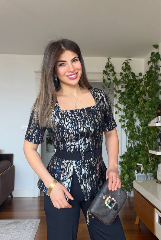 ELEGANT SHIMMER: BELTED METALLIC PRINT BLOUSE & PANTS SET - BLACK