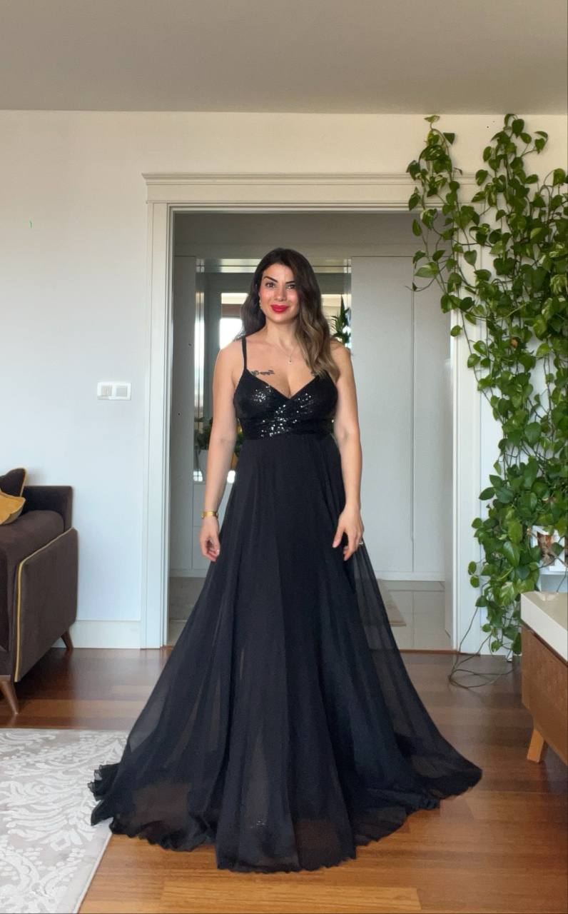 SEQUINED SLIT DETAIL EVENING DRESS – BLACK