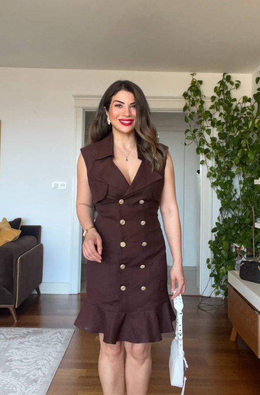 GOLD BUTTON DETAIL SLEEVELESS LINEN DRESS – BROWN