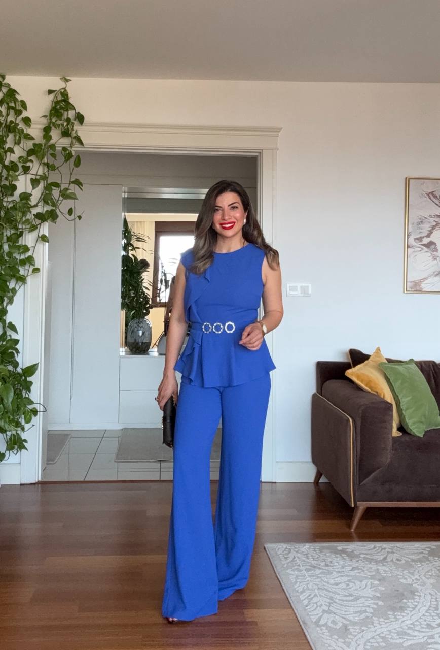 SET WITH RHINESTONE BELT AND RUFFLE DETAIL – SAX BLUE