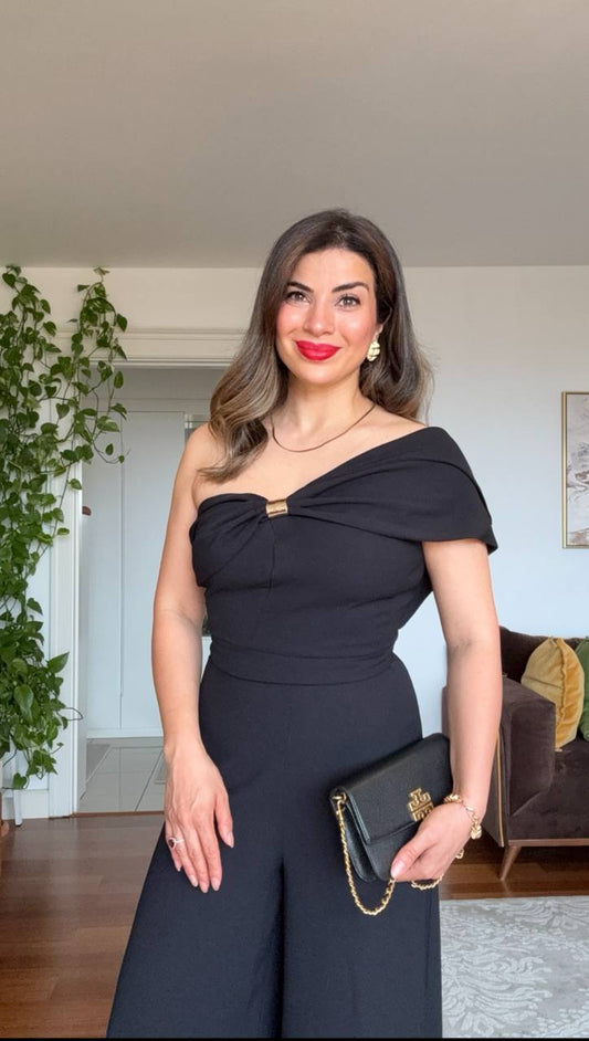 ASYMMETRICAL ONE-SHOULDER METAL DETAIL JUMPSUIT - BLACK