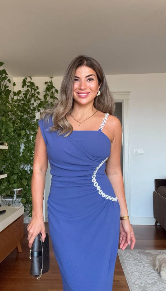 CHAIN-DETAIL ONE-SHOULDER EVENING DRESS – SAX BLUE