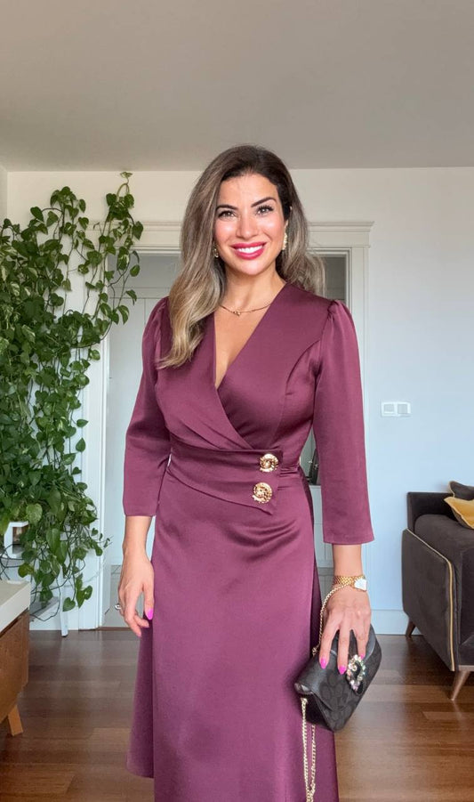 GOLD BUTTON DETAIL WRAP DRESS – PLUM