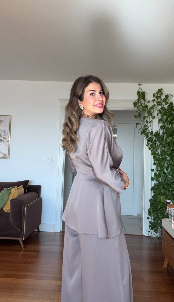 WRAP SUIT WITH GOLD BUCKLE DETAIL – MİNK