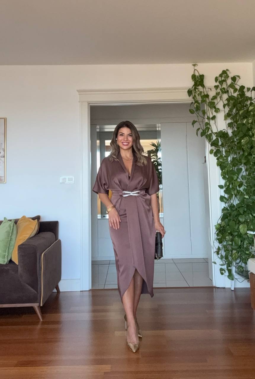 ELEGANT V-NECK SATIN DRESS WITH BELT DETAIL - MOCHA BROWN
