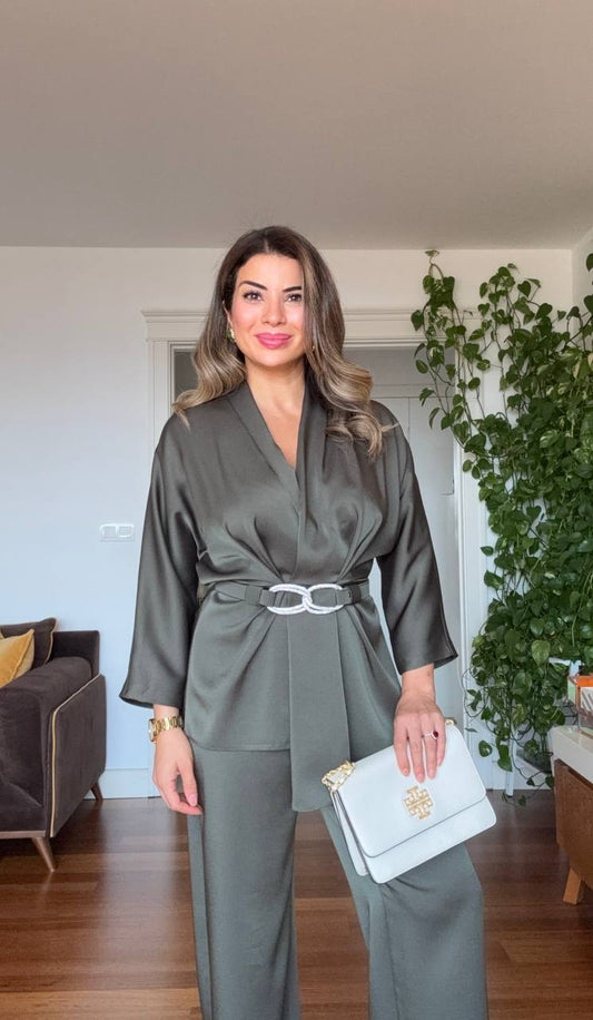 SATIN TEXTURED ELEGANT SET WITH BELT DETAIL - KHAKİ