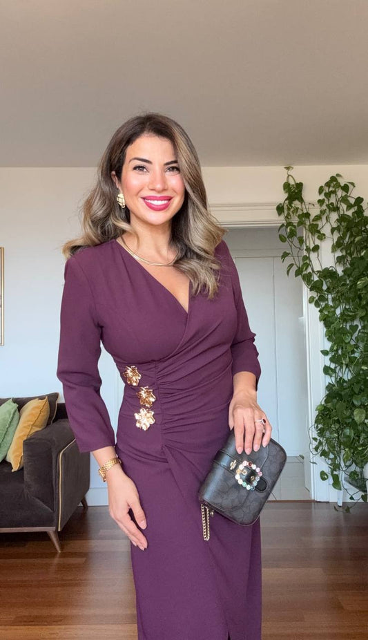 FLORAL BROOCH DETAIL SLIT DRESS - BURGUNDY