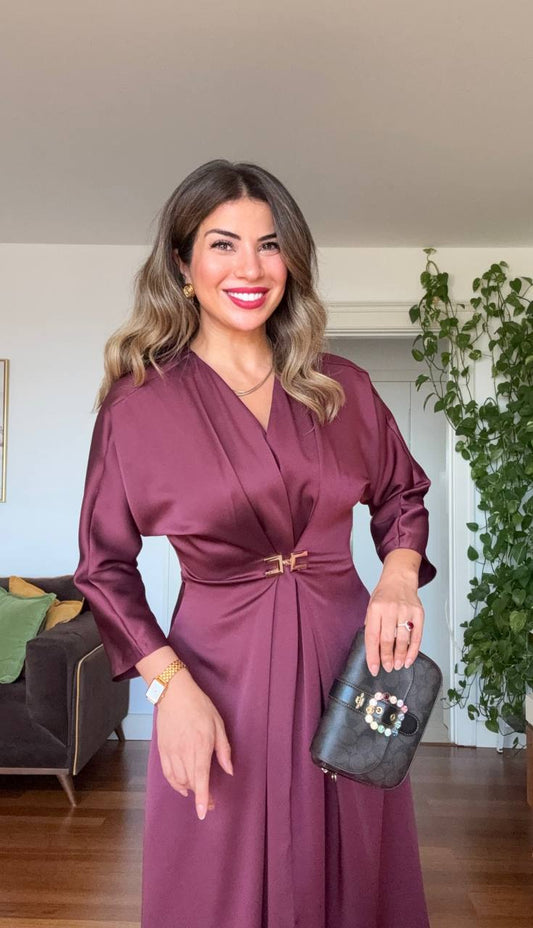 MIDI DRESS WITH GOLD BUCKLE DETAIL – BURGUNDY