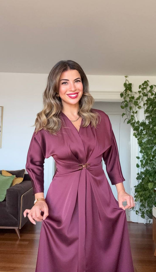 MIDI DRESS WITH GOLD BUCKLE DETAIL – BURGUNDY