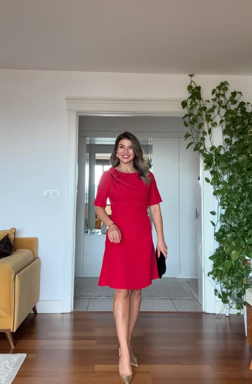 CLASSIC DRESS WITH SHOULDER FLOWER DETAIL – RED