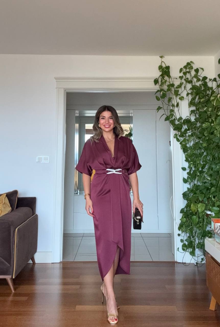 ELEGANT V-NECK SATIN DRESS WITH BELT DETAIL - PLUM