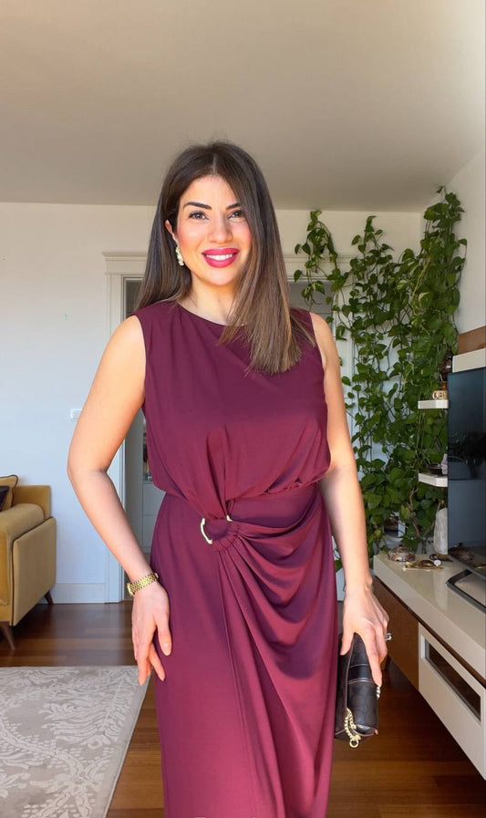 WAIST-BUCKLED DRESS - BURGUNDY
