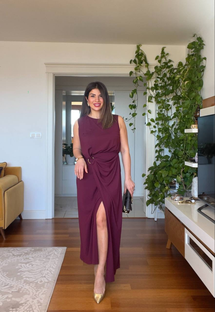 WAIST-BUCKLED DRESS - BURGUNDY