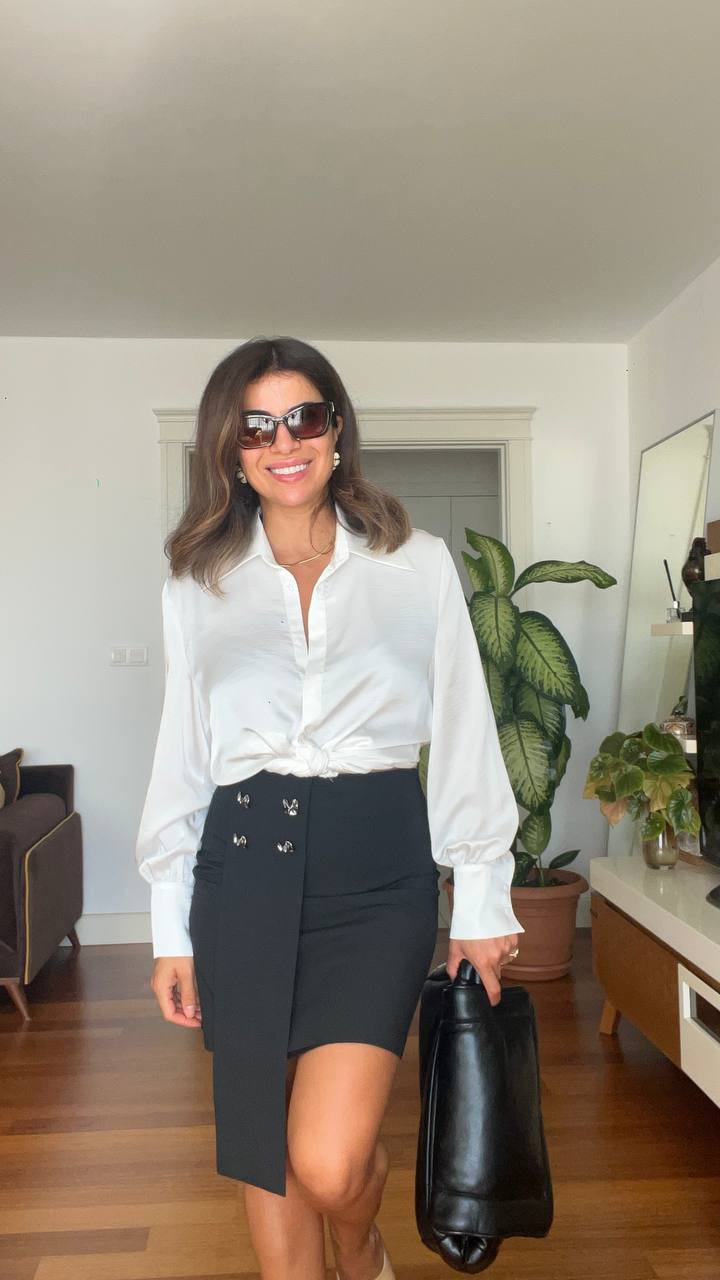 BUTTON DETAIL SKIRT - BLACK