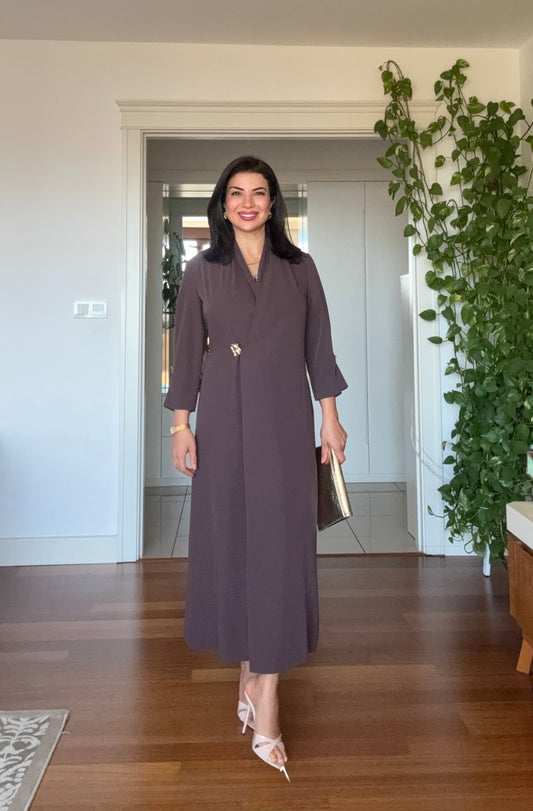 SHAWL COLLAR GOLD BUCKLE DETAIL FLOWY MAXI DRESS - MOCHA BROWN