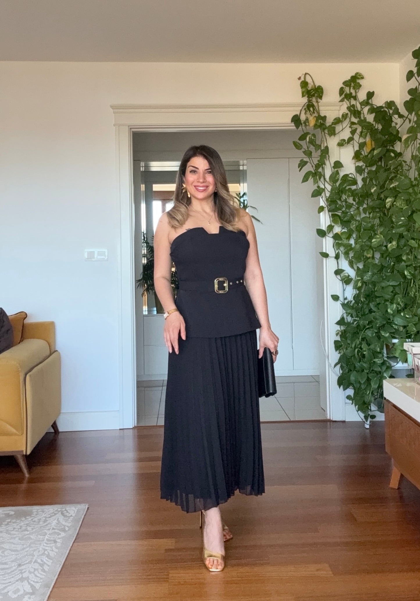 V-NECK BELTED PLEATED MAXI DRESS - BLACK