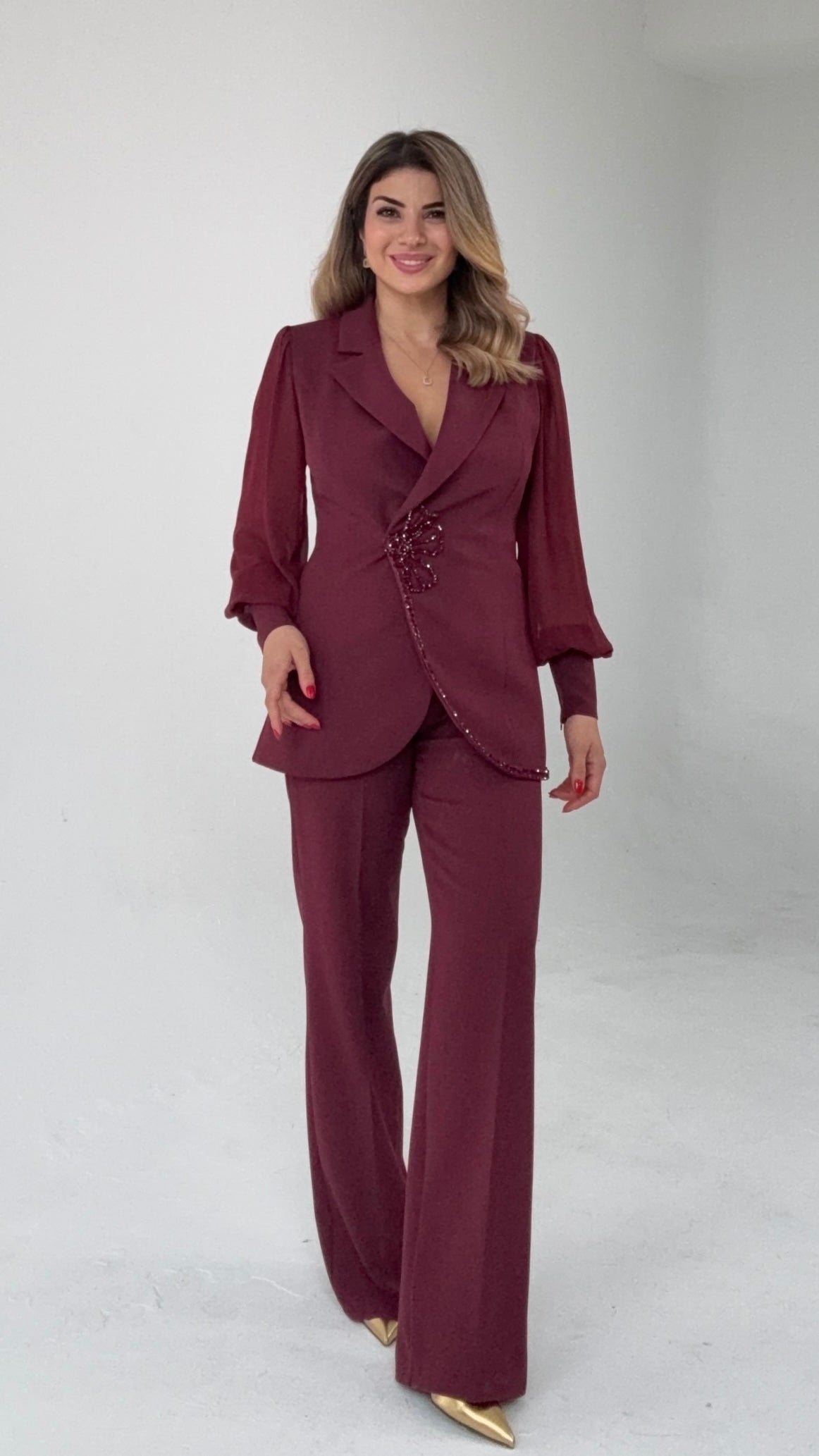STONE-EMBELLISHED CHIFFON SLEEVE SUIT BORDEAUX