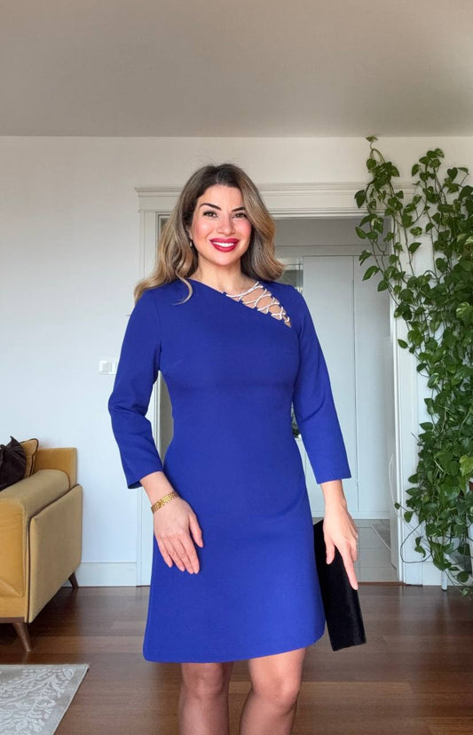 ASYMMETRIC NECKLINE CRYSTAL DETAILED DRESS - BLUE