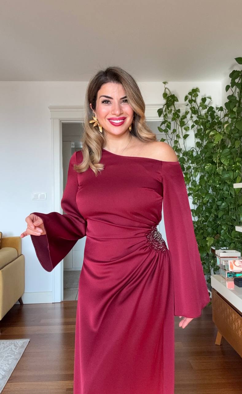 ONE-SHOULDER BEADED SATIN DRESS - BURGUNDY