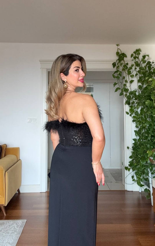 FEATHER-TRIMMED SEQUIN STRAPLESS EVENING DRESS WITH SLIT – BLACK
