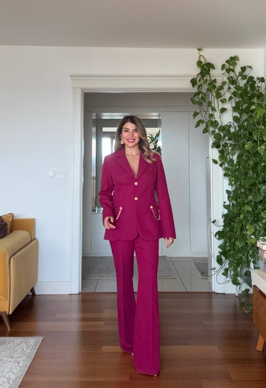 PREMIUM SUIT WITH GOLD CHAIN DETAIL – FUCHSIA