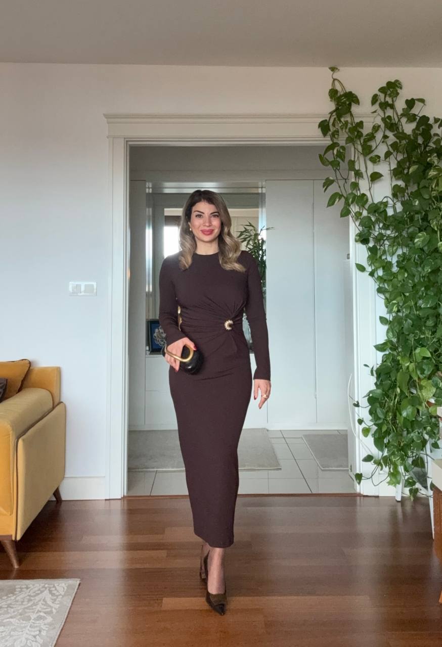 LONG DRESS WITH SIDE DRAPING AND EMBELLISHED BUCKLE – BROWN