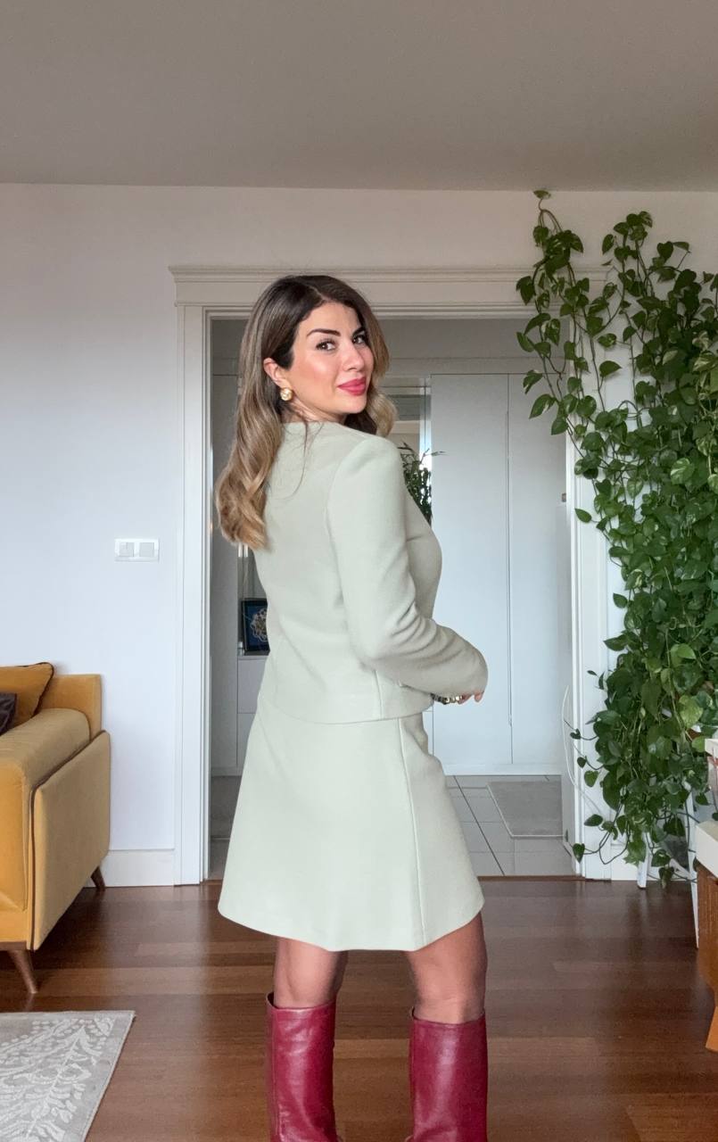 SUIT SET WITH GOLD BUTTON DETAIL – MINT