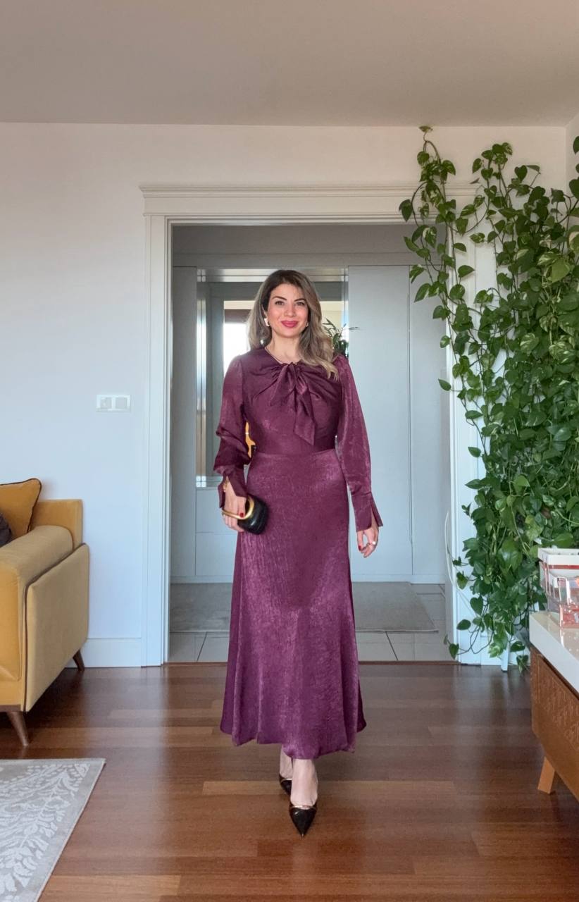 SATIN MIDI DRESS WITH BOW NECK DETAIL – BURGUNDY