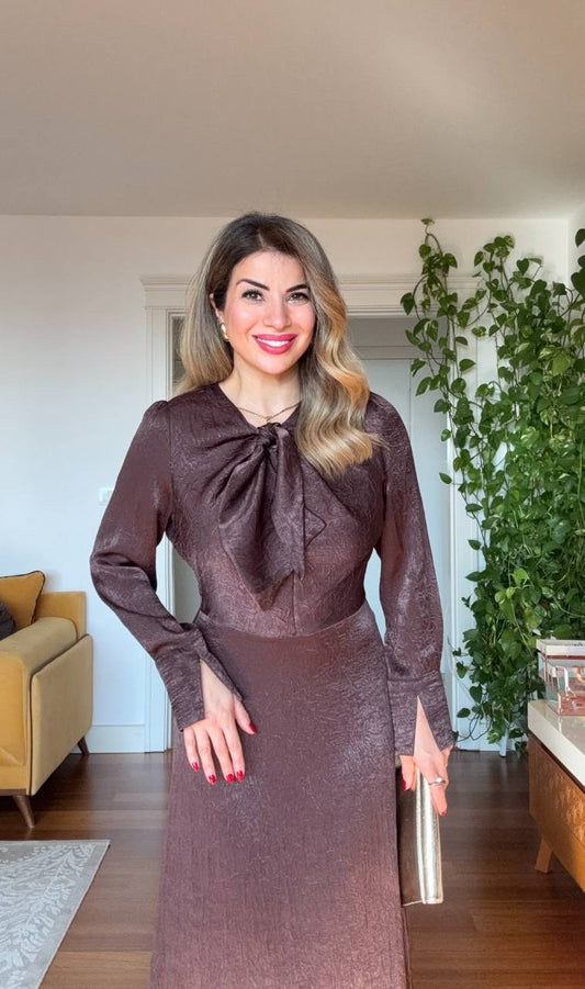 SATIN MIDI DRESS WITH BOW NECK DETAIL – BROWN