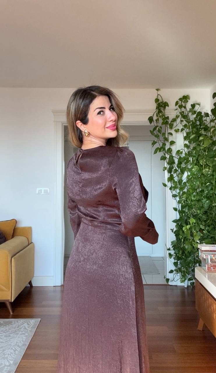 SATIN MIDI DRESS WITH BOW NECK DETAIL – BROWN