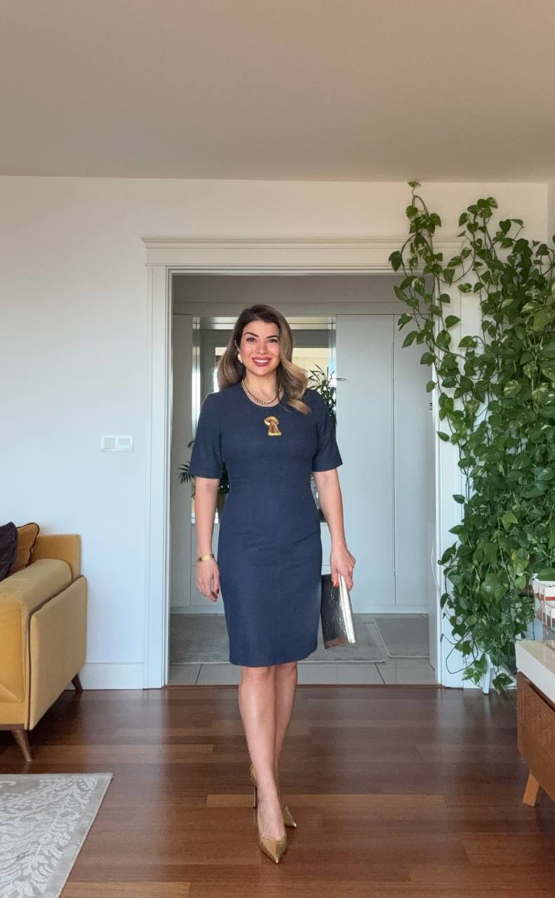 ELEGANT FITTED MIDI DRESS WITH GOLD DETAIL – NAVY BLUE