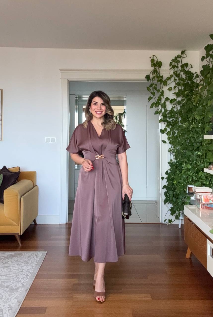 GOLD BUCKLE DETAIL SHORT SLEEVE MIDI DRESS – MOCHA BROWN