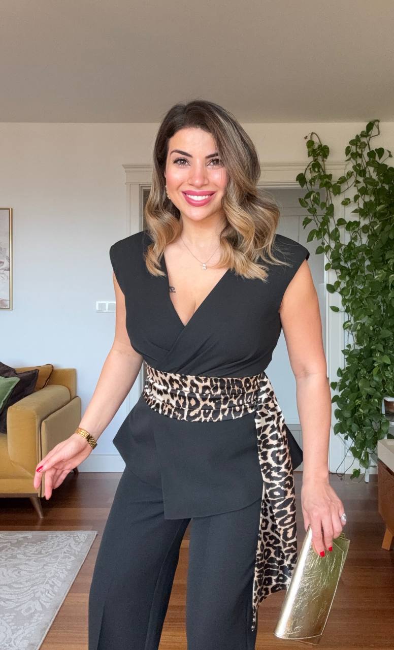 V-NECK DOUBLE-BREASTED JACKET SET WITH LEOPARD BELT DETAIL - BLACK