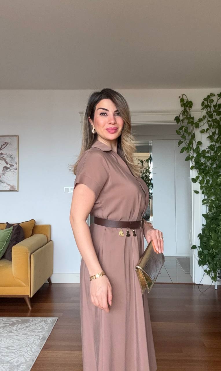 MIDI DRESS WITH BROWN BELT AND CAP SLEEVES - BROWN