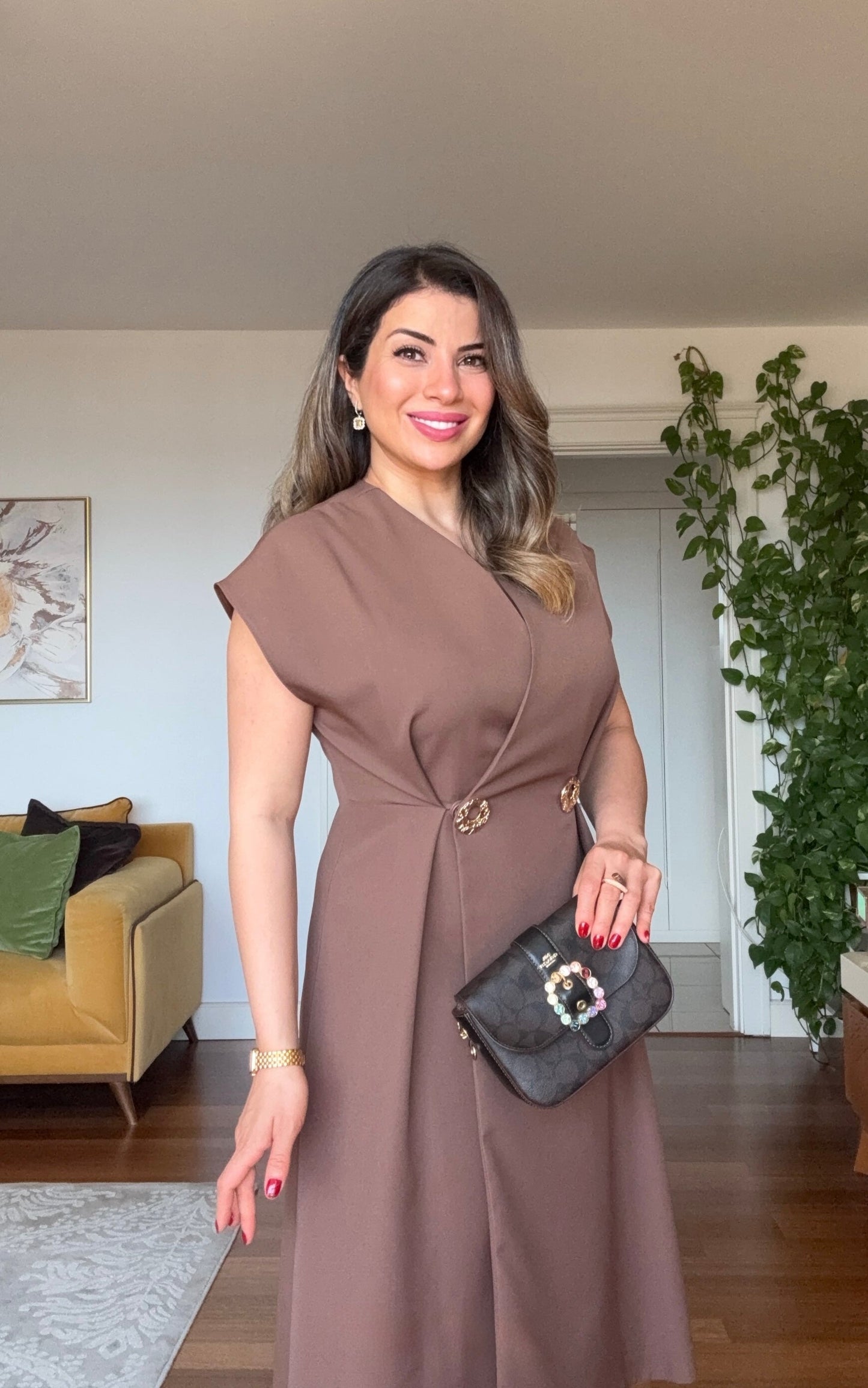 GOLD DETAIL DOUBLE-BREASTED SLEEVELESS BLACK DRESS - BROWN