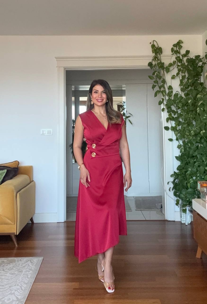 GOLD BUTTON DETAIL WRAP DRESS – BURGUNDY