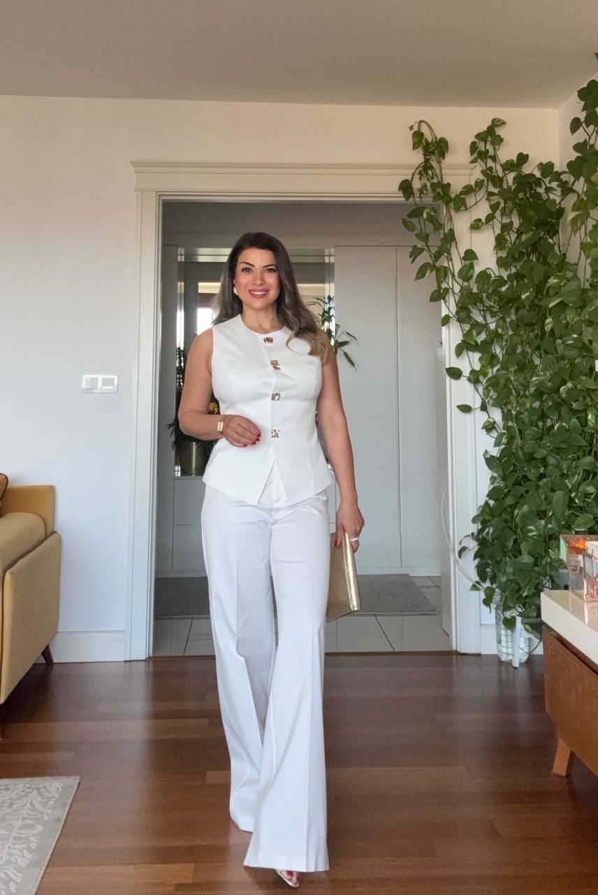 SLEEVELESS BUTTON-DETAIL BLAZER AND WIDE-LEG PANTS SET - WHITE