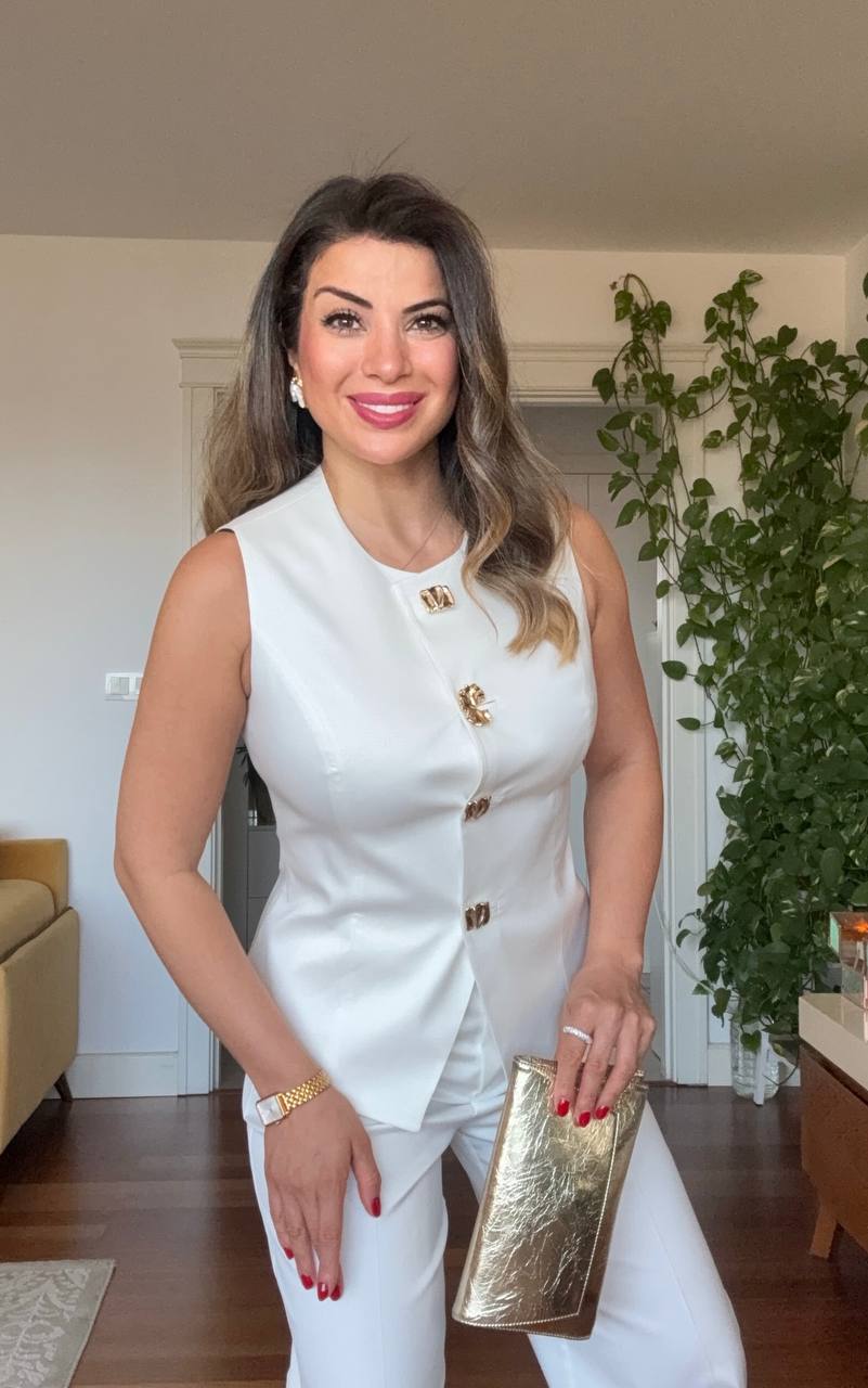 SLEEVELESS BUTTON-DETAIL BLAZER AND WIDE-LEG PANTS SET - WHITE